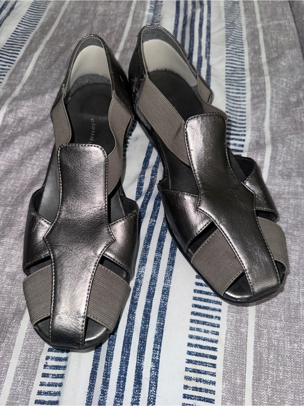 Cloud Walkers Comfort Stretch Metallic Gray Women's Sandals (9W)